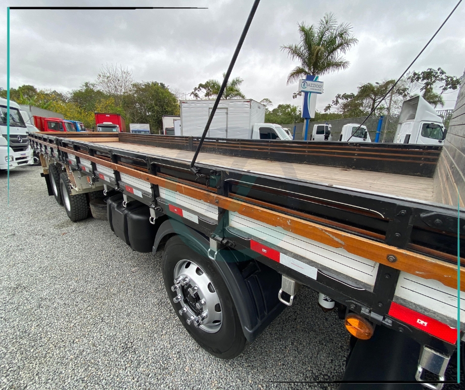 Caminhão VOLKSWAGEN VW 24280 Grade Baixa ANO 2013 de Azzioly Caminhões em São Paulo