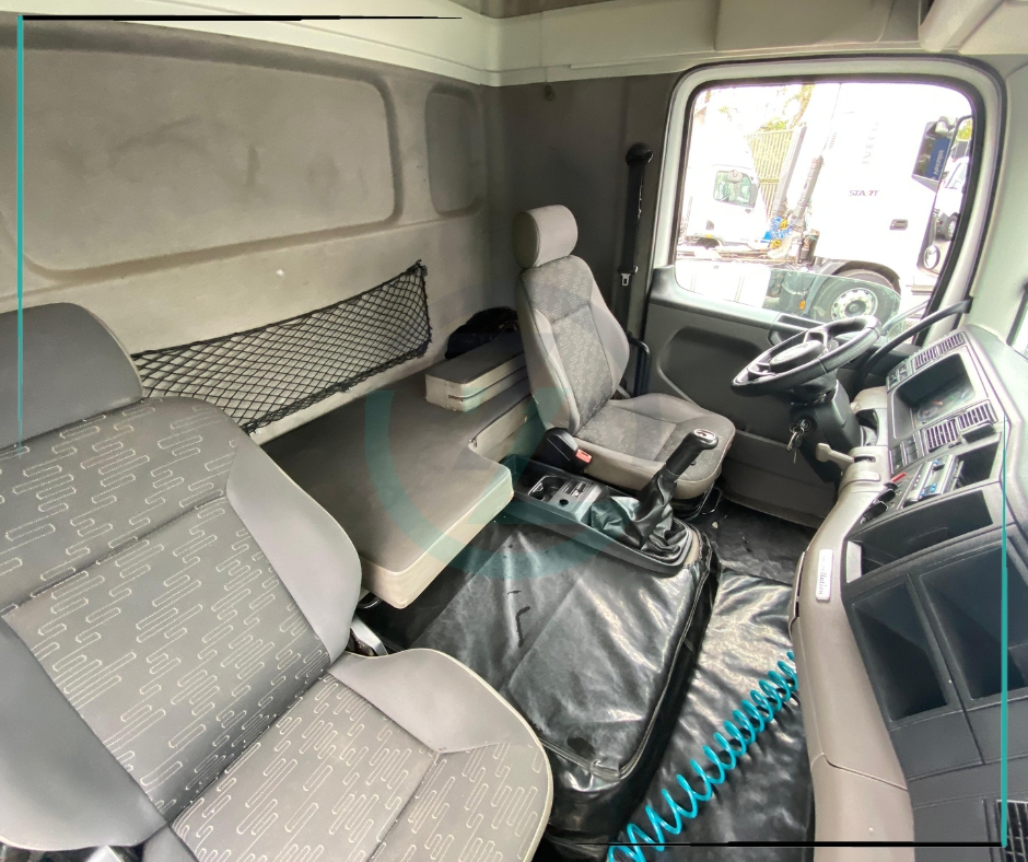 Caminhão VOLKSWAGEN VW 24280 Grade Baixa ANO 2013 de Azzioly Caminhões em São Paulo