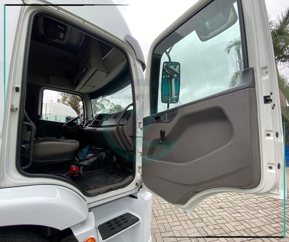 Caminhão VOLKSWAGEN VW 24280 Grade Baixa ANO 2013 de Azzioly Caminhões em São Paulo