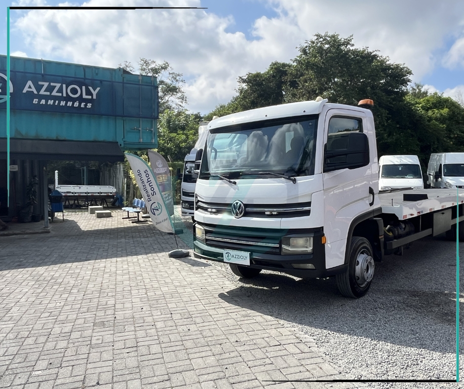 Caminhão VOLKSWAGEN VW 11180 Plataforma Guincho ANO 2020 de Azzioly Caminhões em São Paulo