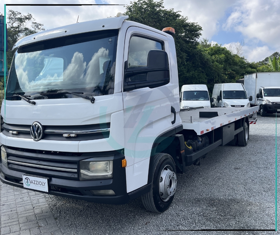 Caminhão VOLKSWAGEN VW 11180 Plataforma Guincho ANO 2020 de Azzioly Caminhões em São Paulo