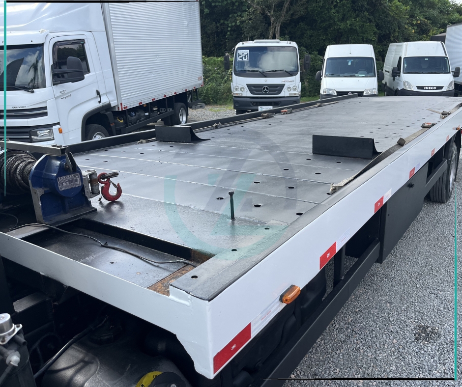 Caminhão VOLKSWAGEN VW 11180 Plataforma Guincho ANO 2020 de Azzioly Caminhões em São Paulo