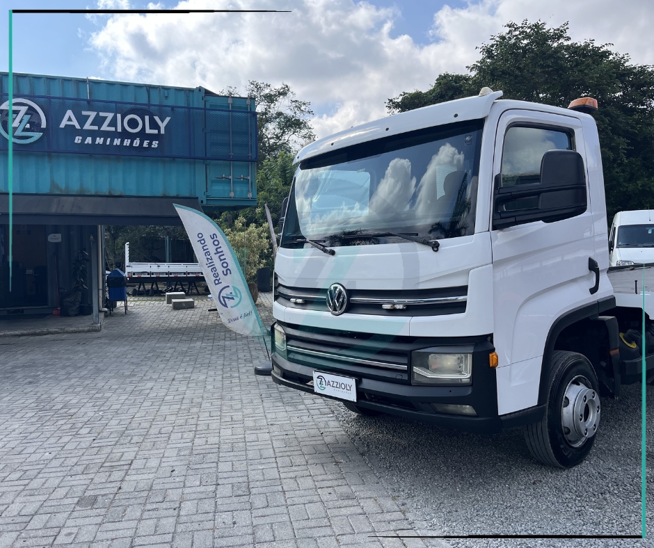 Caminhão VOLKSWAGEN VW 11180 Plataforma Guincho ANO 2020 de Azzioly Caminhões em São Paulo