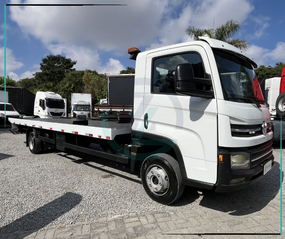 Caminhão VOLKSWAGEN VW 11180 Plataforma Guincho ANO 2020 de Azzioly Caminhões em São Paulo