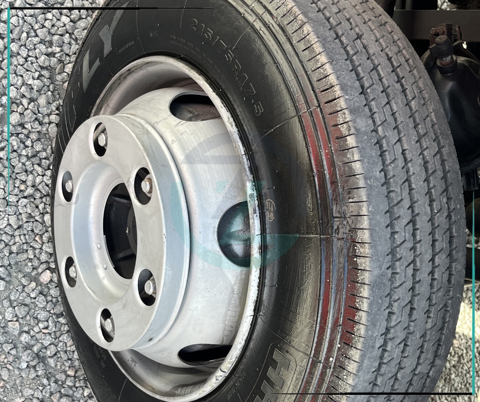 Caminhão VOLKSWAGEN VW 11180 Plataforma Guincho ANO 2020 de Azzioly Caminhões em São Paulo