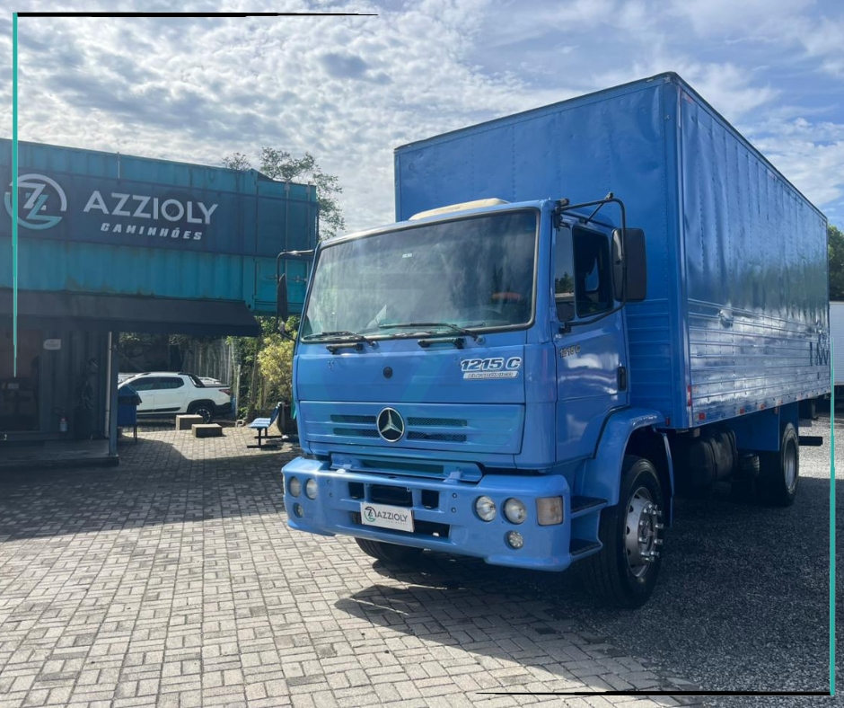 Caminhão MERCEDES BENZ MB 1215 Baú Furgão ANO 2000 de Azzioly Caminhões em São Paulo