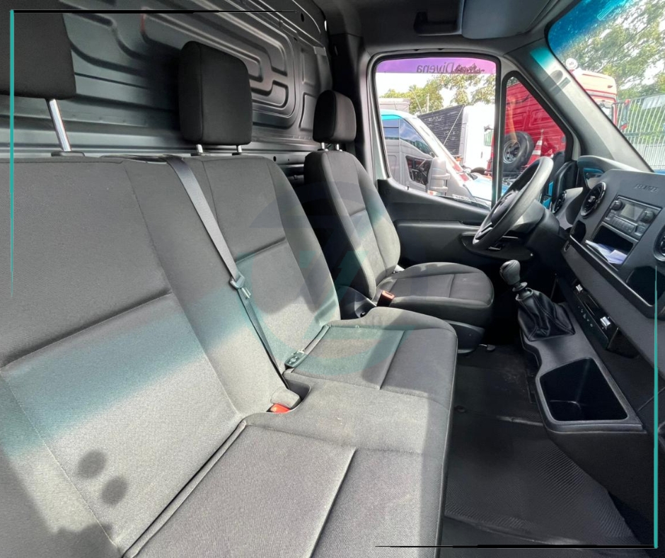 Caminhão MERCEDES BENZ SPRINTER Baú Furgão ANO 2025 de Azzioly Caminhões em São Paulo
