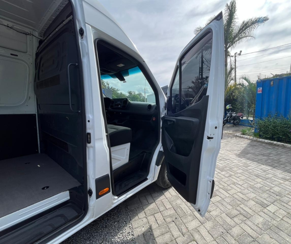 Caminhão MERCEDES BENZ SPRINTER Baú Furgão ANO 2025 de Azzioly Caminhões em São Paulo