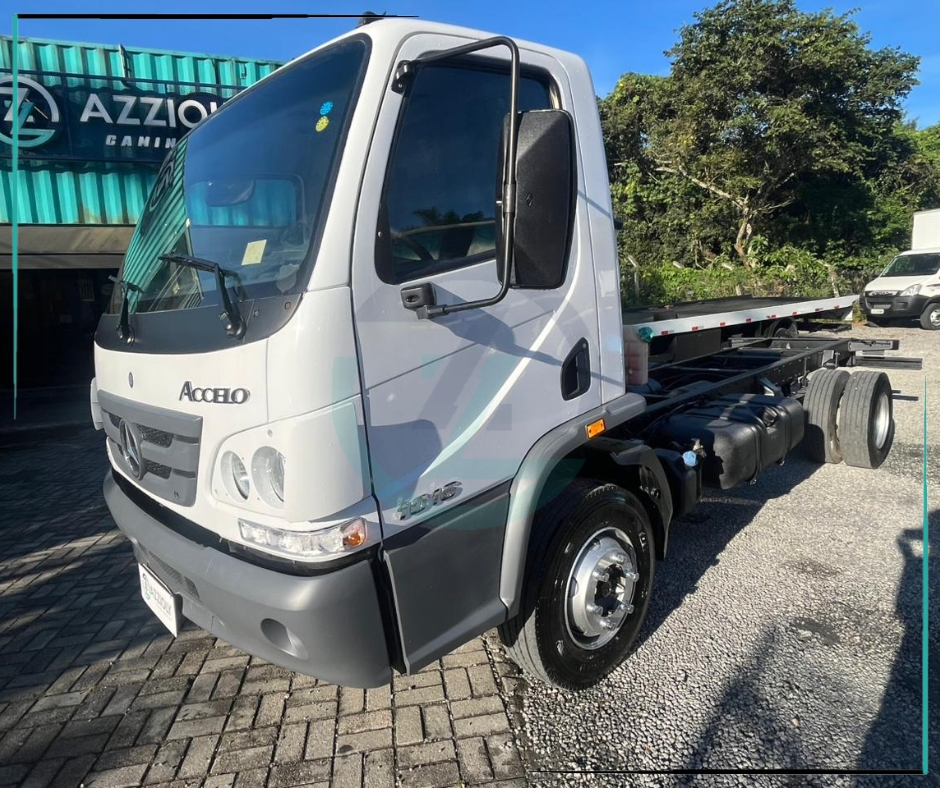 Caminhão MERCEDES BENZ MB 1016 Chassis ANO 2019 de Azzioly Caminhões em São Paulo