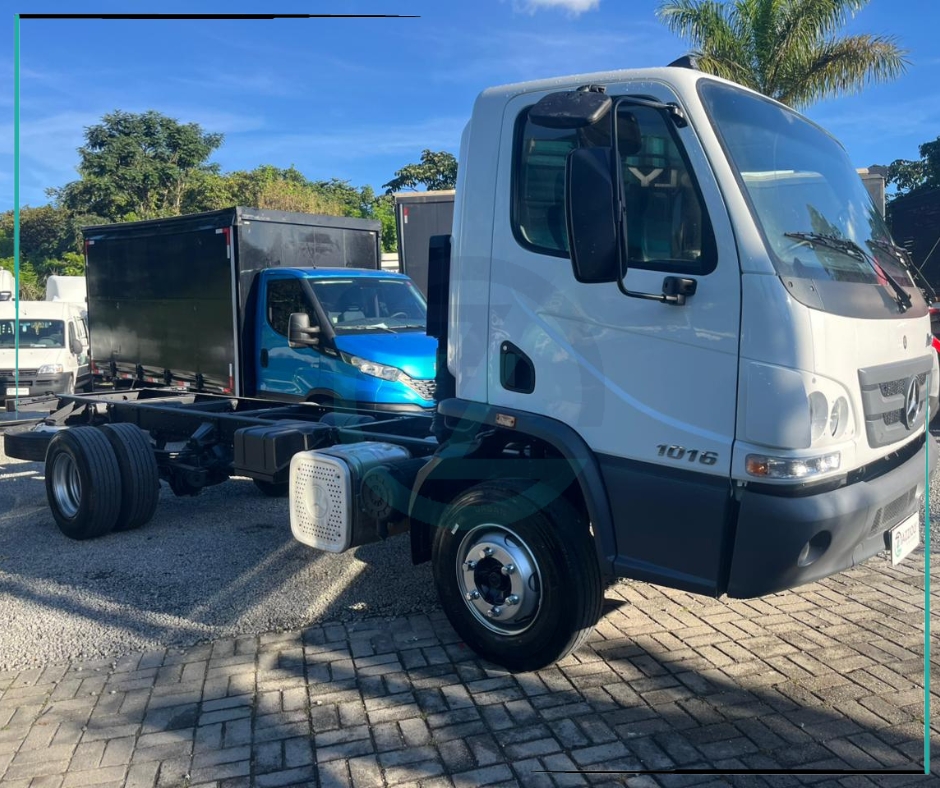 Caminhão MERCEDES BENZ MB 1016 Chassis ANO 2019 de Azzioly Caminhões em São Paulo