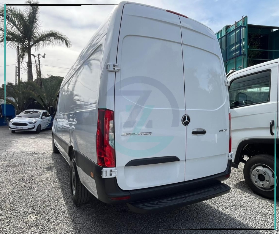 Caminhão MERCEDES BENZ SPRINTER Baú Furgão ANO 2025 de Azzioly Caminhões em São Paulo
