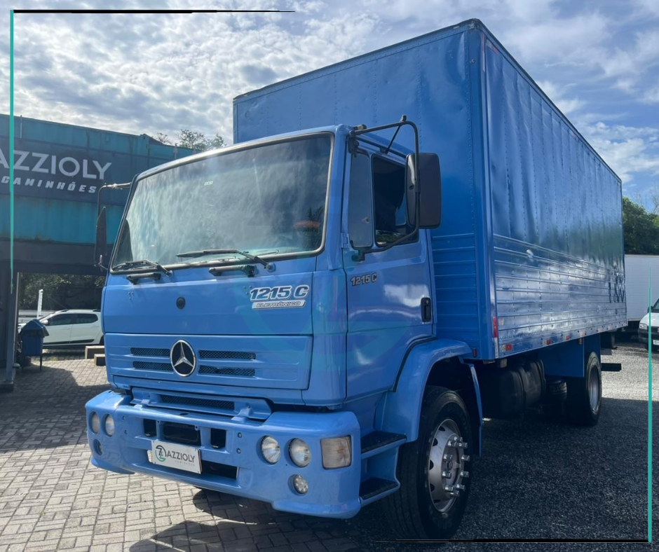 Caminhão MERCEDES BENZ MB 1215 Baú Furgão ANO 2000 de Azzioly Caminhões em São Paulo
