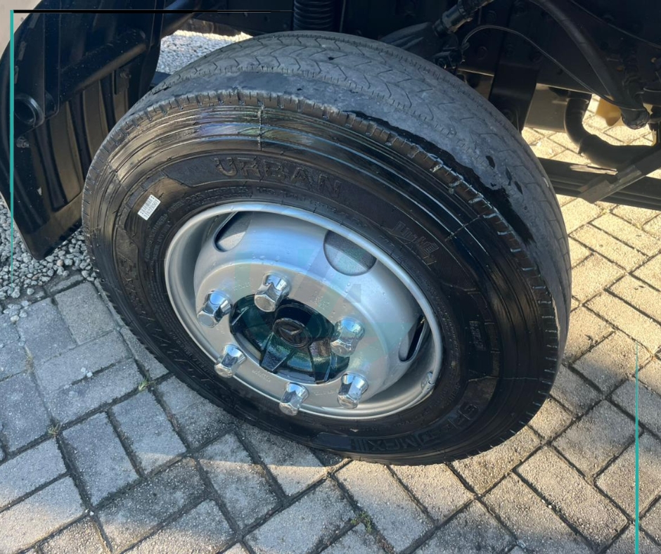 Caminhão MERCEDES BENZ MB 1016 Chassis ANO 2019 de Azzioly Caminhões em São Paulo