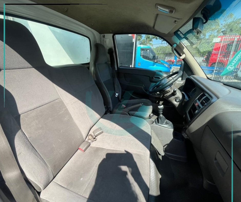 Caminhão HYUNDAI HR Baú Furgão ANO 2019 de Azzioly Caminhões em São Paulo