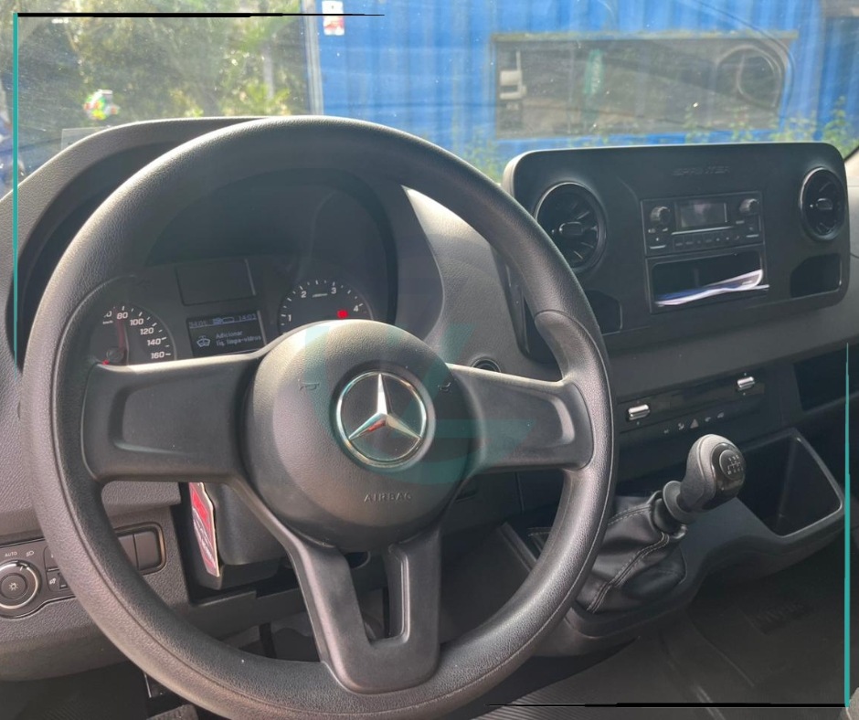 Caminhão MERCEDES BENZ SPRINTER Baú Furgão ANO 2025 de Azzioly Caminhões em São Paulo