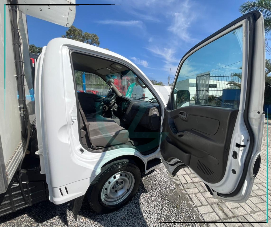 Caminhão HYUNDAI HR Baú Furgão ANO 2019 de Azzioly Caminhões em São Paulo