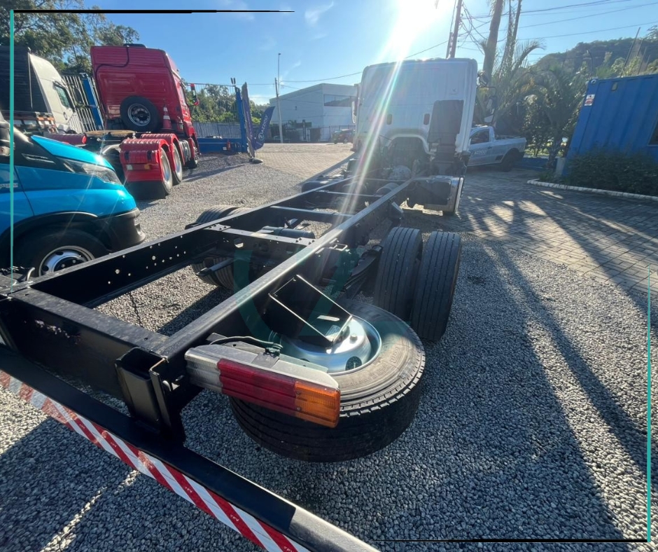 Caminhão MERCEDES BENZ MB 1016 Chassis ANO 2019 de Azzioly Caminhões em São Paulo