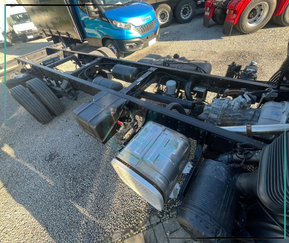 Caminhão MERCEDES BENZ MB 1016 Chassis ANO 2019 de Azzioly Caminhões em São Paulo