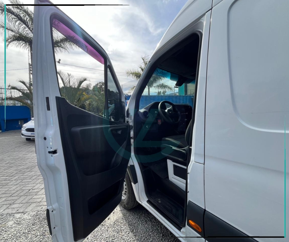 Caminhão MERCEDES BENZ SPRINTER Baú Furgão ANO 2025 de Azzioly Caminhões em São Paulo
