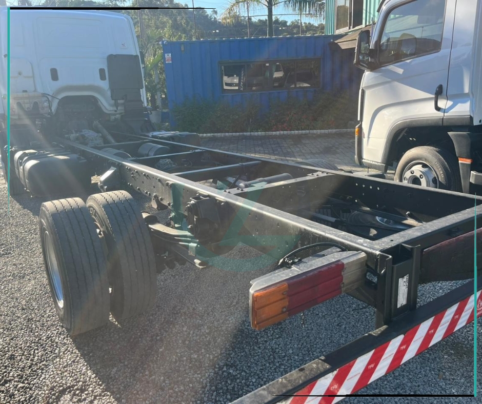 Caminhão MERCEDES BENZ MB 1016 Chassis ANO 2019 de Azzioly Caminhões em São Paulo
