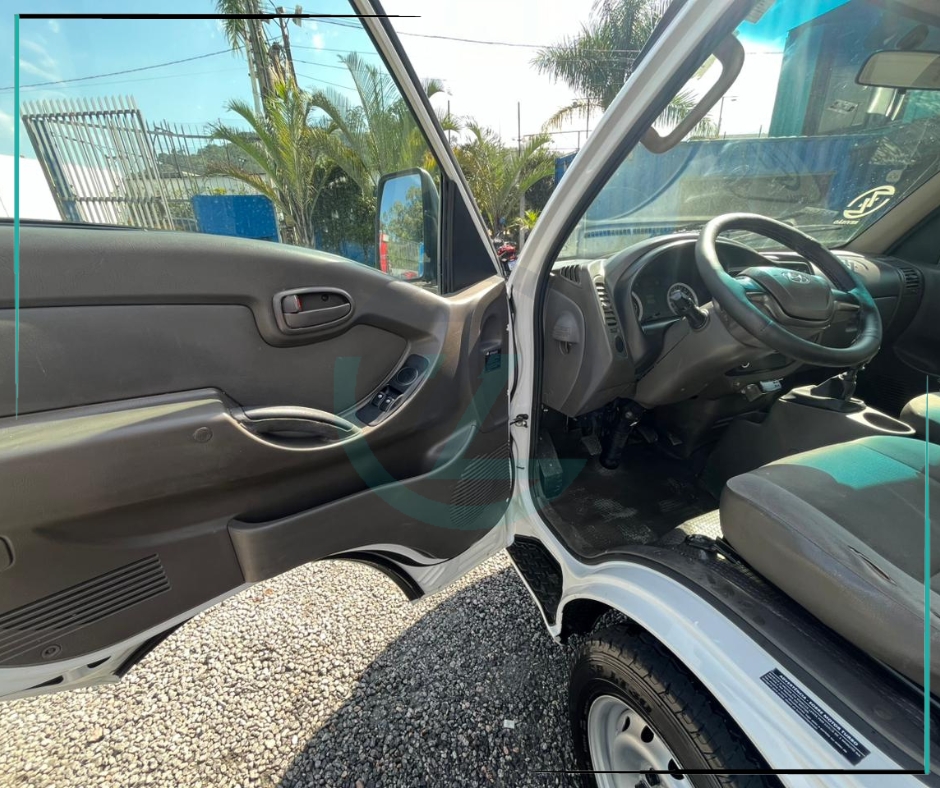 Caminhão HYUNDAI HR Baú Furgão ANO 2019 de Azzioly Caminhões em São Paulo