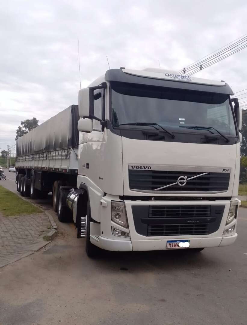 Caminhão VOLVO FH 440 Conjunto Cavalo + Carreta ANO 2011 de Grudtner Caminhoes na Santa Catarina