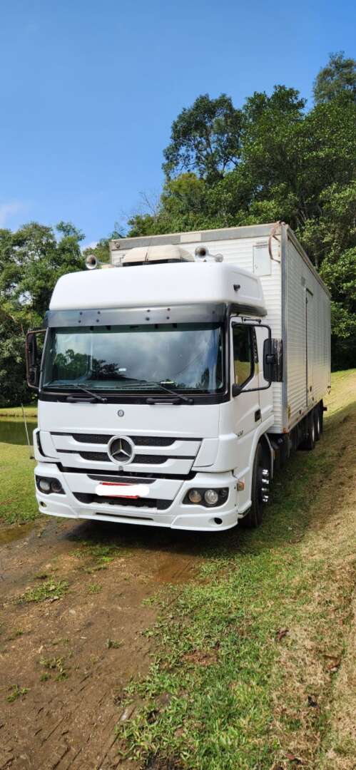 Caminhão MERCEDES BENZ MB 2430 Baú Furgão ANO 2016 de Grudtner Caminhoes na Santa Catarina