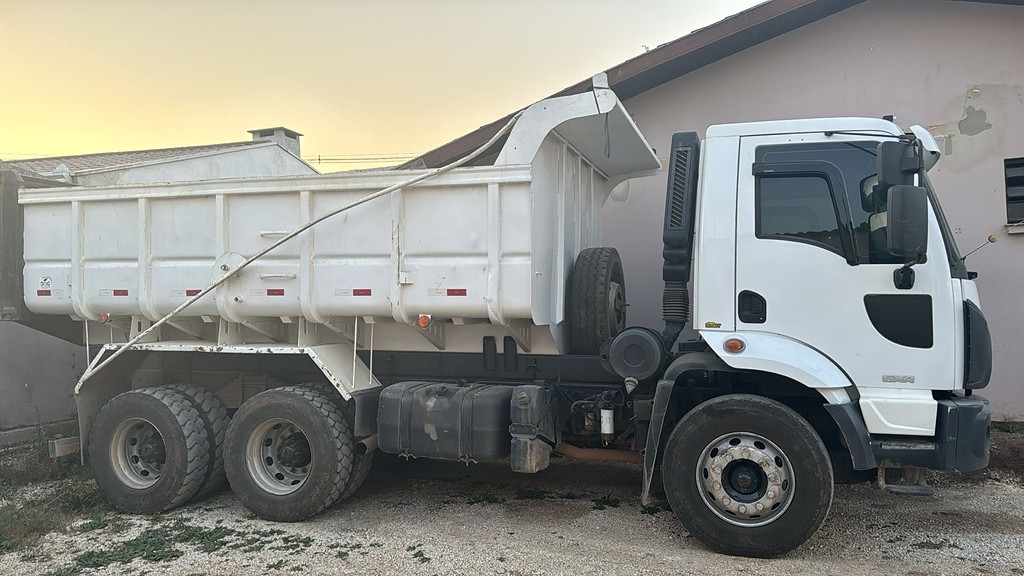 Caminhão FORD CARGO 2429 Caçamba Basculante ANO 2015 de Cristhian Caminhões no Paraná