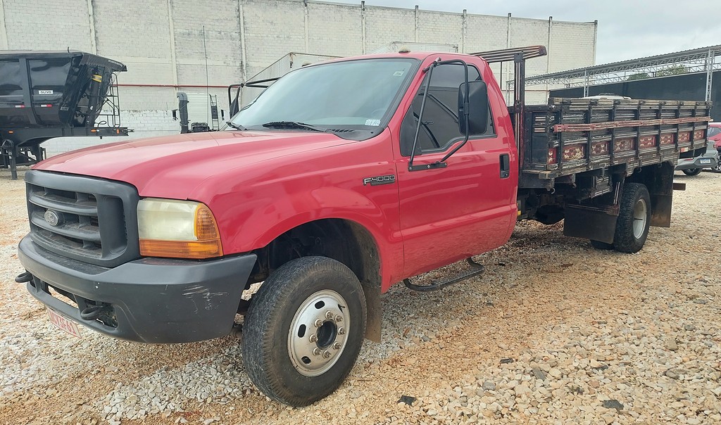 Caminhão FORD F-4000 Carga Seca ANO 2003 de Cristhian Caminhões no Paraná