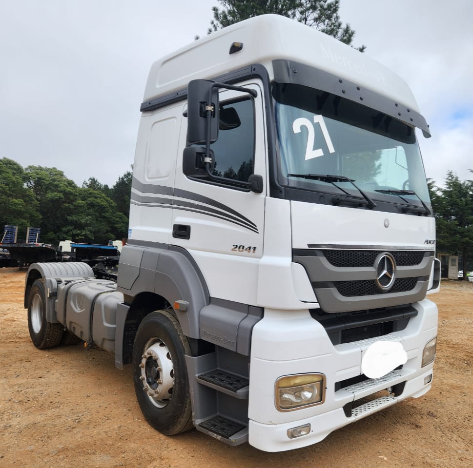 Caminhão MERCEDES BENZ MB 2041 Cavalo Mecânico ANO 2021 de Cristhian Caminhões no Paraná