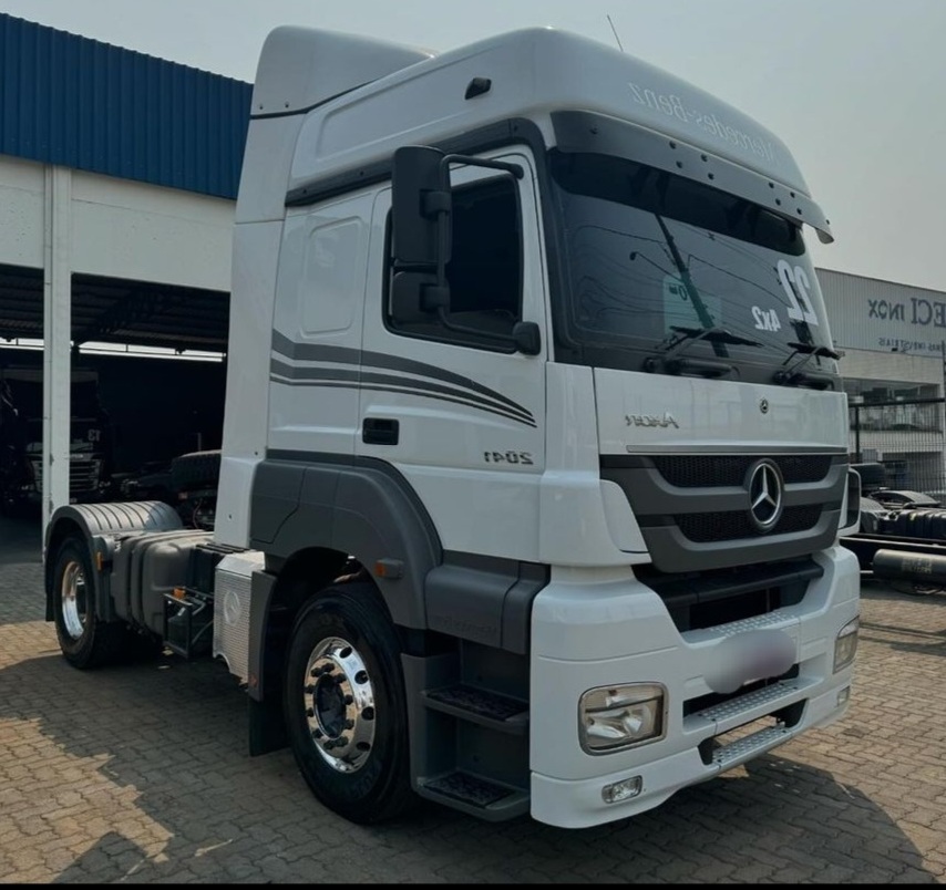 Caminhão MERCEDES BENZ MB 2041 Cavalo Mecânico ANO 2022 de Cristhian Caminhões no Paraná