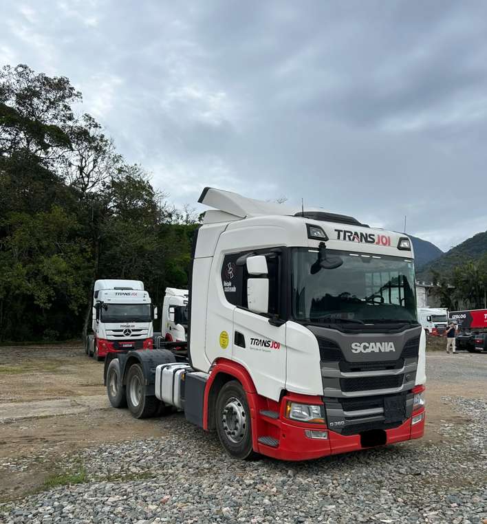 Caminhão SCANIA 360 Cavalo Mecânico ANO 2021 de Transjoi Transportes na Santa Catarina