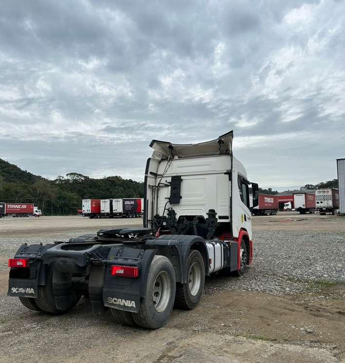 Caminhão SCANIA 360 Cavalo Mecânico ANO 2021 de Transjoi Transportes na Santa Catarina