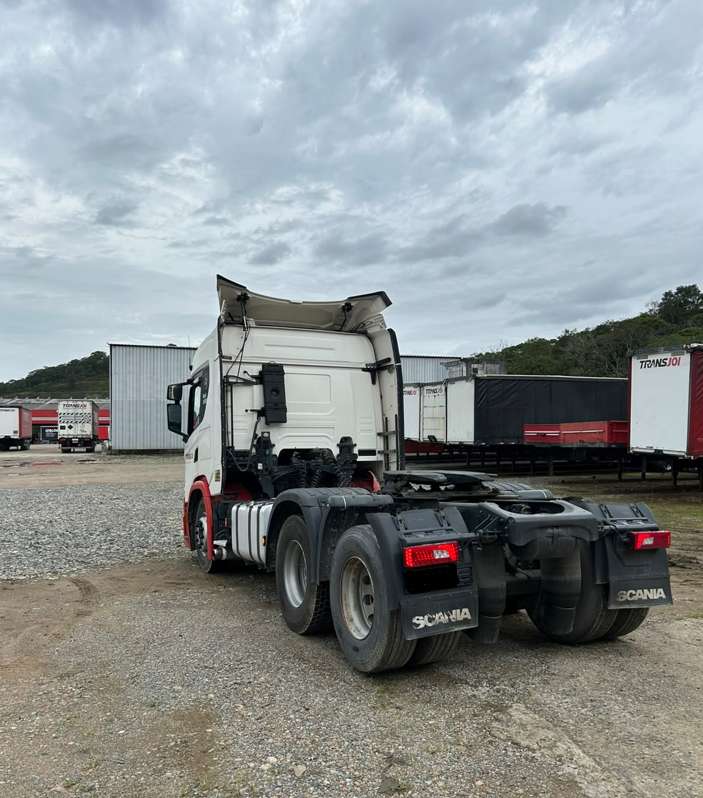 Caminhão SCANIA 360 Cavalo Mecânico ANO 2021 de Transjoi Transportes na Santa Catarina