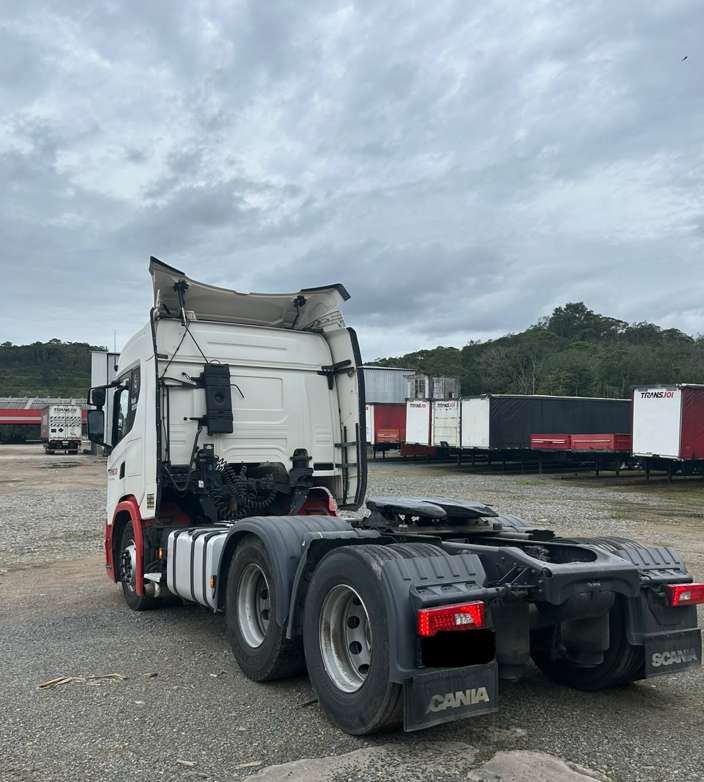 Caminhão SCANIA 360 Cavalo Mecânico ANO 2021 de Transjoi Transportes na Santa Catarina