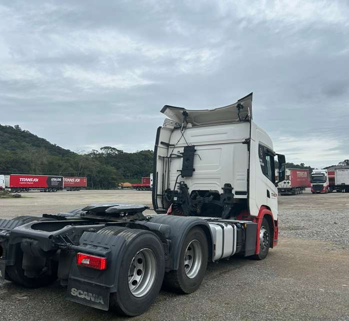 Caminhão SCANIA 360 Cavalo Mecânico ANO 2021 de Transjoi Transportes na Santa Catarina