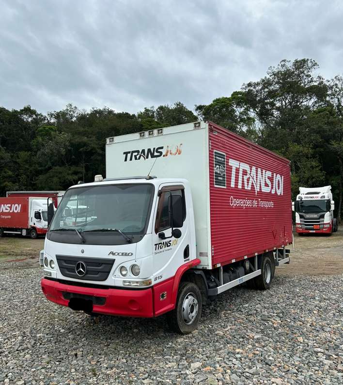 Caminhão MERCEDES BENZ MB 815 Baú Furgão ANO 2013 de Transjoi Transportes na Santa Catarina