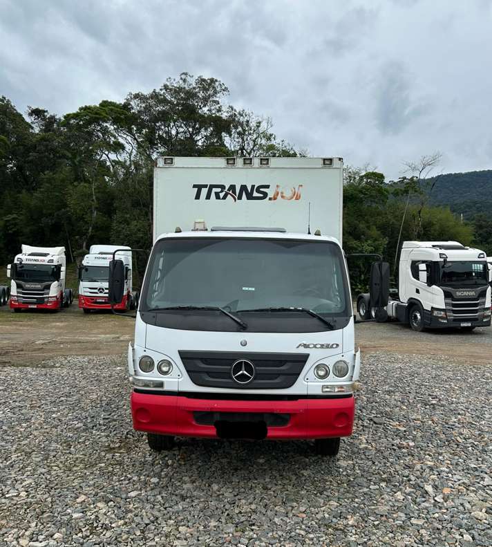 Caminhão MERCEDES BENZ MB 815 Baú Furgão ANO 2013 de Transjoi Transportes na Santa Catarina