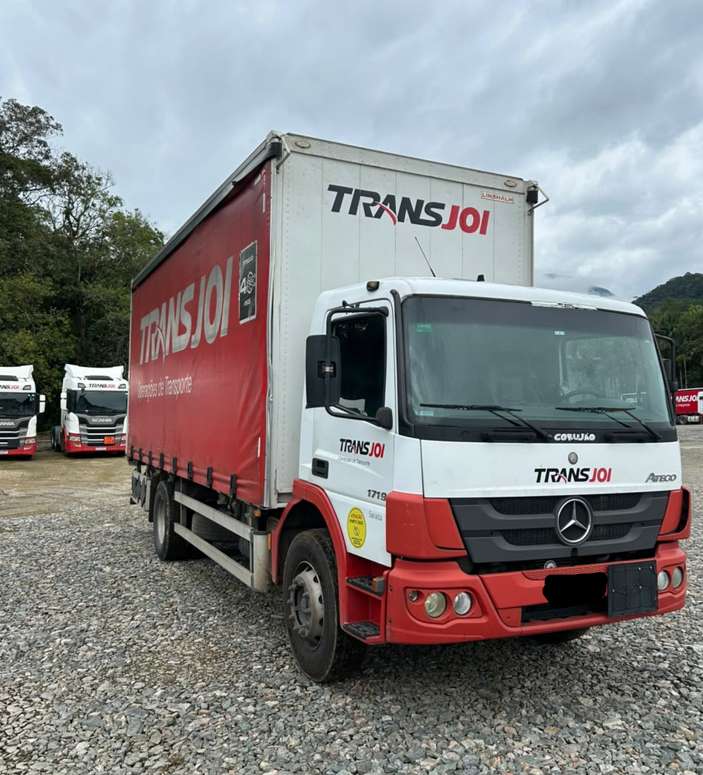 Caminhão MERCEDES BENZ MB 1719 Baú Sider ANO 2019
