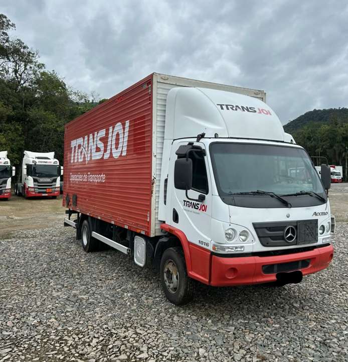 Caminhão MERCEDES BENZ MB 1016 Baú Furgão ANO 2018
