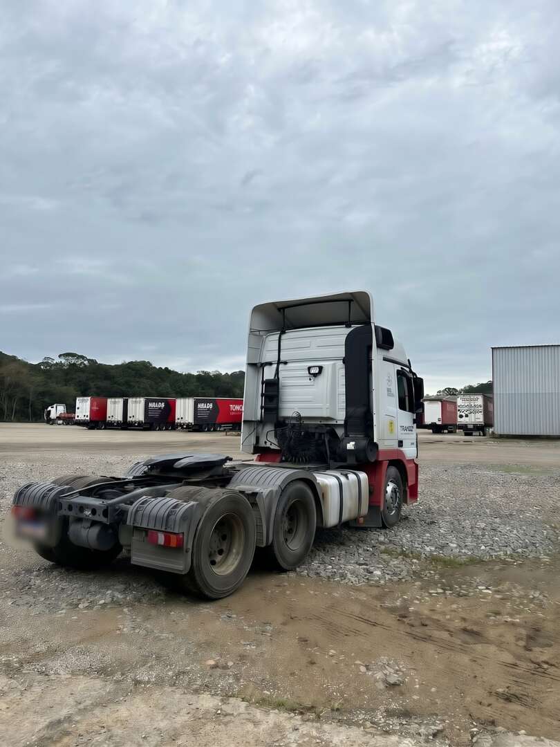 Caminhão MERCEDES BENZ MB 2651 Cavalo Mecânico ANO 2020 de Transjoi Transportes na Santa Catarina