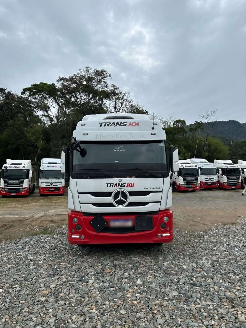 Caminhão MERCEDES BENZ MB 2651 Cavalo Mecânico ANO 2020 de Transjoi Transportes na Santa Catarina