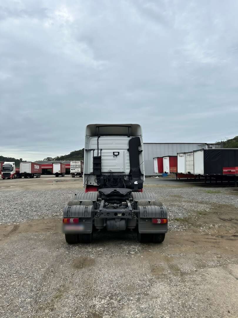 Caminhão MERCEDES BENZ MB 2651 Cavalo Mecânico ANO 2020 de Transjoi Transportes na Santa Catarina