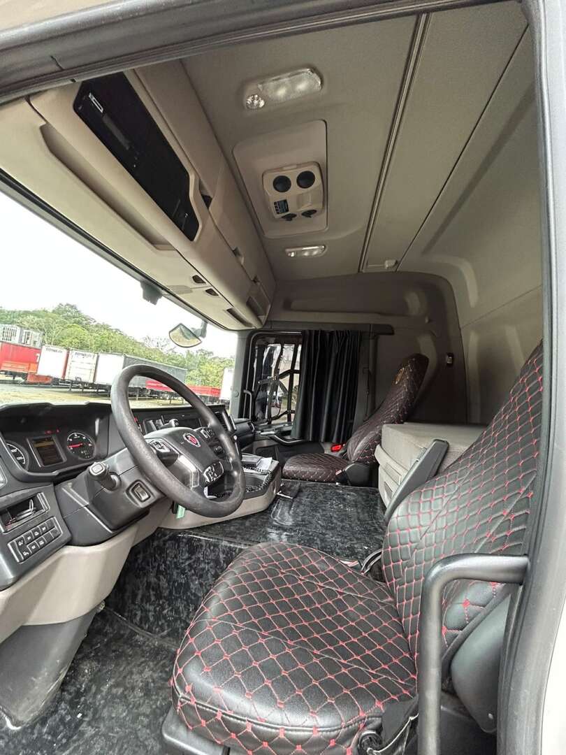 Caminhão SCANIA 360 Cavalo Mecânico ANO 2021 de Transjoi Transportes na Santa Catarina