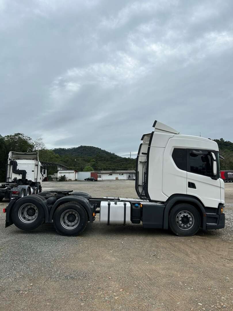Caminhão SCANIA 360 Cavalo Mecânico ANO 2021 de Transjoi Transportes na Santa Catarina