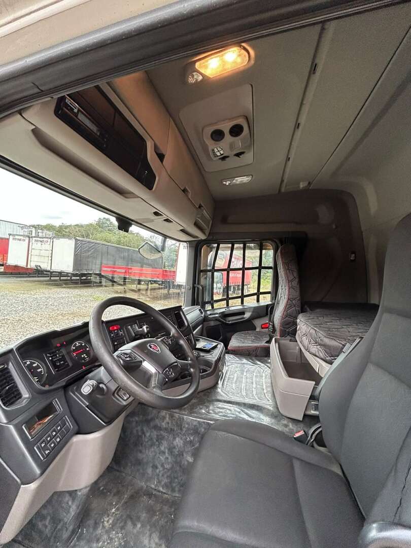 Caminhão SCANIA 360 Cavalo Mecânico ANO 2021 de Transjoi Transportes na Santa Catarina