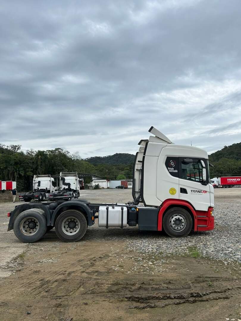 Caminhão SCANIA 360 Cavalo Mecânico ANO 2021 de Transjoi Transportes na Santa Catarina