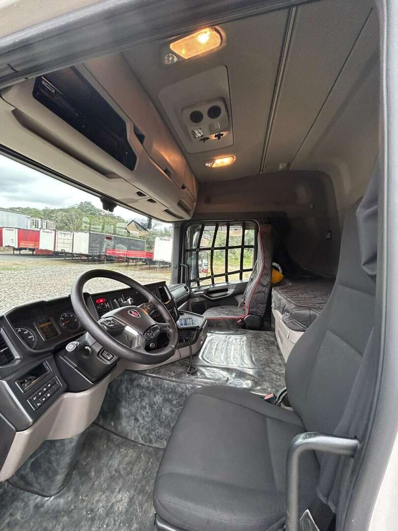 Caminhão SCANIA 360 Cavalo Mecânico ANO 2021 de Transjoi Transportes na Santa Catarina