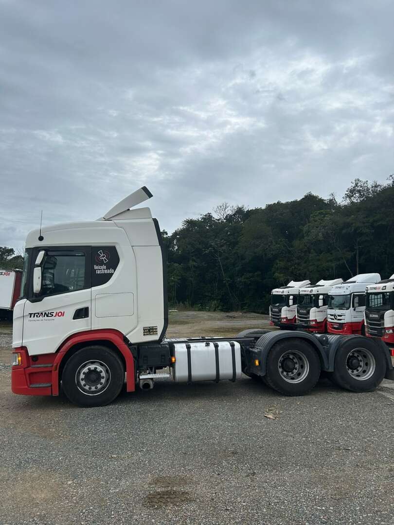 Caminhão SCANIA 360 Cavalo Mecânico ANO 2021 de Transjoi Transportes na Santa Catarina