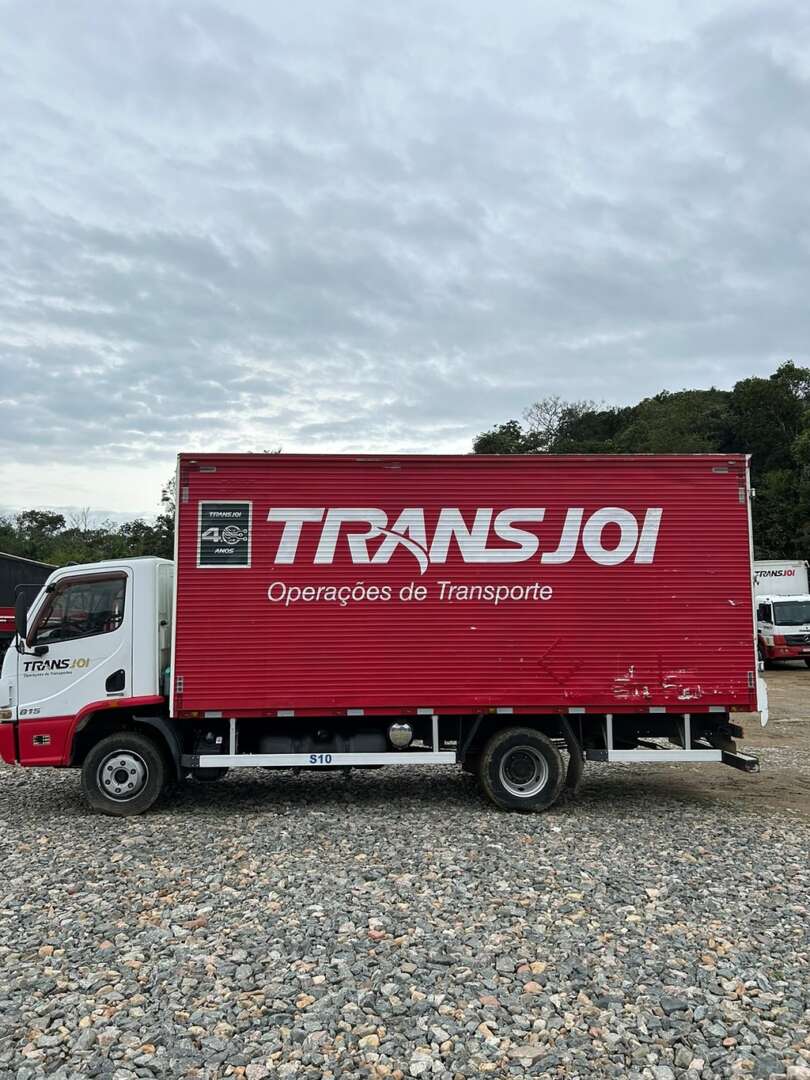 Caminhão MERCEDES BENZ MB 815 Baú Furgão ANO 2013 de Transjoi Transportes na Santa Catarina